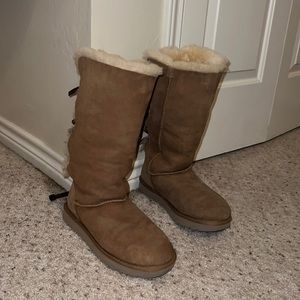 UGGS BOOTS WITH BOWS